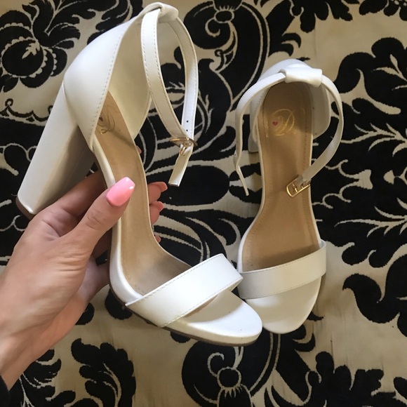BRAND NEW white heels. - Picture 2 of 4